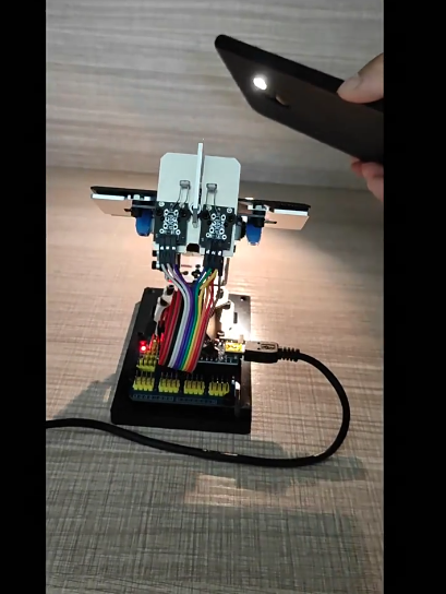 Renewable Energy Us - Solar Tracker DIY Kit - Lichtzoekend